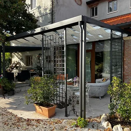 Castello Bed and Breakfast *