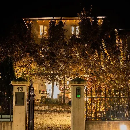 Castello فندق مبيت وإفطار Sarcedo