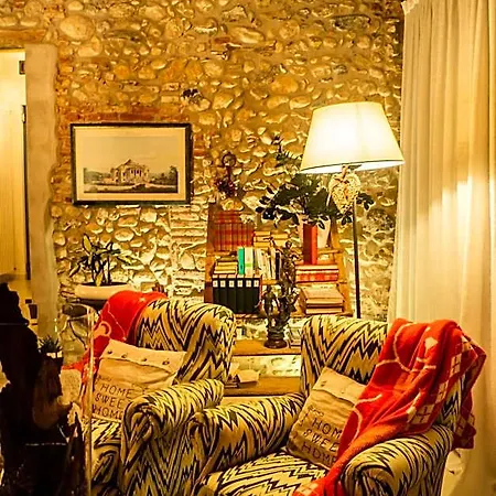 Castello Bed & Breakfast *